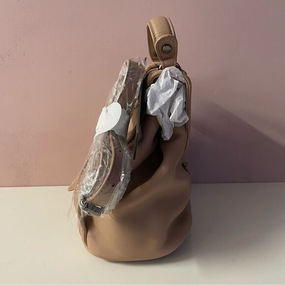 Street Level NWT Boho Nude Faux Leather Magnetic Snap Button Bucket Backpack - Picture 4 of 9